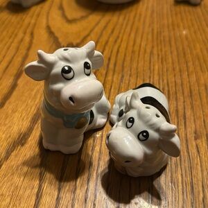 Cows salt pepper shaker